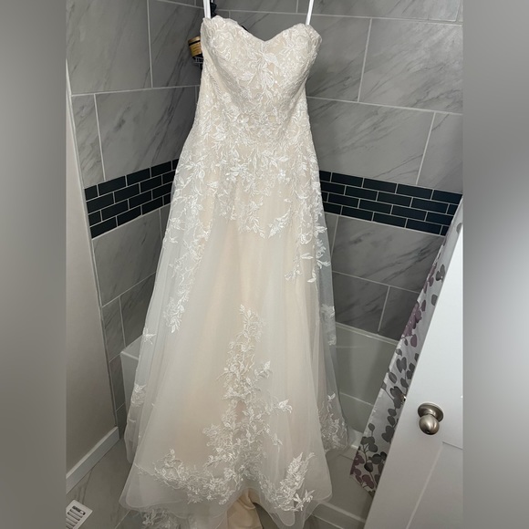 Essence of Australia Wedding Dress BRAND NEW - Picture 4 of 5